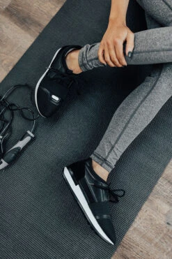 The Skye Sneaker In Black -Chic Essence 1812061033000 2018122809350500 a93384ddthe skye sneaker in black