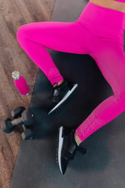 The Skye Sneaker In Black -Chic Essence 1812061033000 2019121716154300 65343fe4the skye sneaker in black