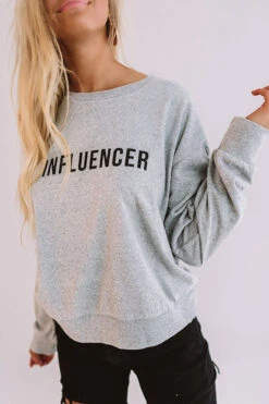 Influencer Sweatshirt -Chic Essence 1906261777000 2019072508564000 4a590edcinfluencer sweatshirt