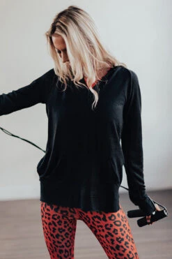 Cappuccino Run Hoodie In Black -Chic Essence 1912025880000 2019121912302800 b312755fcappuccino run hoodie in black