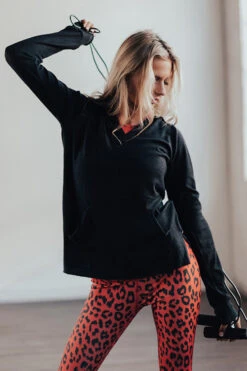 Cappuccino Run Hoodie In Black -Chic Essence 1912025880000 2019121912303000 2556c7e8cappuccino run hoodie in black