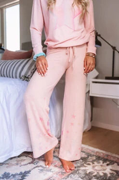 Sleep On It Pants In Pink -Chic Essence 2004295920000 2020050712335100 b072e818sleep on it pants in pink