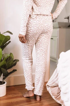 Morning Coffee Leopard Joggers 8 Morning Coffee Leopard Joggers -Chic Essence 2006048770000 2020062509423800 1bca80efmorning coffee leopard joggers