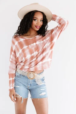 In The Zone Tie Dye Top In Cinnamon