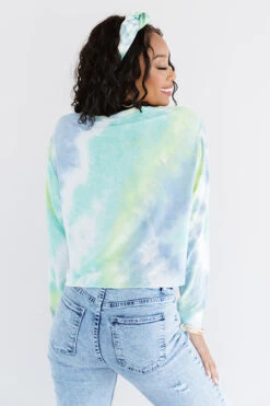 Dream On Dreamer Tie Dye Crop Sweatshirt In Blue -Chic Essence 2007239545000 2020081813105700 39ed0858dream on dreamer tie dye crop sweatshirt in blue