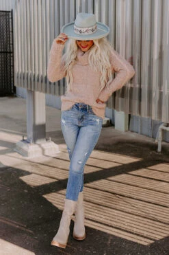 Mochas In The Mountains Knit Sweater 12 Mochas In The Mountains Knit Sweater -Chic Essence 2008046646000 2022102320195400 9a003563mochas in the mountains knit sweater