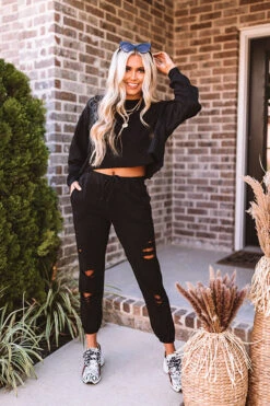 Front Page -Chic Essence 2008103196000 2020090218485300 b0de9096a little chilly crop sweatshirt in black