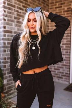 A Little Chilly Crop Sweatshirt In Black -Chic Essence 2008103196000 2020090218485300 fa6a5e76a little chilly crop sweatshirt in black