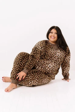 Movie Marathon Leopard Sweatshirt Curves 10 Movie Marathon Leopard Sweatshirt Curves -Chic Essence 2010154512000 2020111214161400 77203870movie marathon leopard sweatshirt