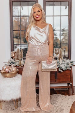 Dainty Glam Sequin High Waist Flare In Gold Curves 19 Dainty Glam Sequin High Waist Flare In Gold Curves -Chic Essence 2011129457000 2021112310043600 26c03080dainty glam sequin high waist flare in gold curves