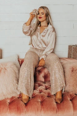 Dainty Glam Sequin High Waist Flare In Gold Curves 15 Dainty Glam Sequin High Waist Flare In Gold Curves -Chic Essence 2011129457000 2022112109122600 10ca7e33dainty glam sequin high waist flare in gold curves