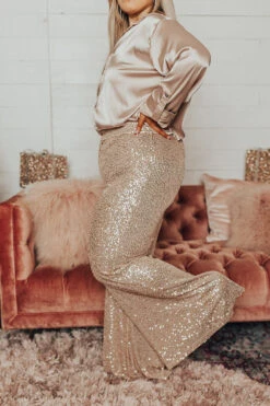Dainty Glam Sequin High Waist Flare In Gold Curves 17 Dainty Glam Sequin High Waist Flare In Gold Curves -Chic Essence 2011129457000 2022112109122700 47b510f8dainty glam sequin high waist flare in gold curves