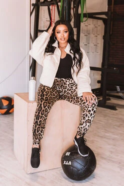 Blizzard On Broadway Jacket In Cream -Chic Essence 2011192541000 2020121412093300 cf5a6f52blizzard on broadway jacket in cream