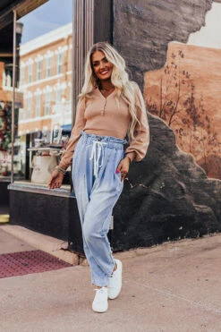 Daybreak Dreamer Chambray Pants In Light Wash