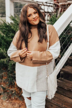 Mountainside Sips Sweater In Mocha Curves