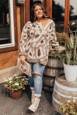 Cozy Trail Knit Sweater In Mocha Curves