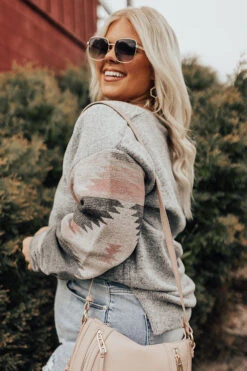 Montana On My Mind Sweater In Grey Curves -Chic Essence 2107298182000 2021081009284600 971dc61amontana on my mind sweater in grey