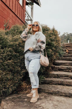 Montana On My Mind Sweater In Grey Curves -Chic Essence 2107298182000 2021081009284600 a2e15fd3montana on my mind sweater in grey