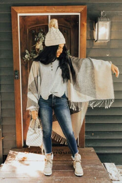 Denver Debut Poncho In Black 12 Denver Debut Poncho In Black -Chic Essence 2108067364000 2021090208401400 1372c67edenver debut poncho in black