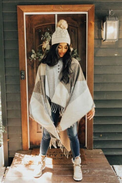 Denver Debut Poncho In Black 13 Denver Debut Poncho In Black -Chic Essence 2108067364000 2021090208401400 e4aad0abdenver debut poncho in black