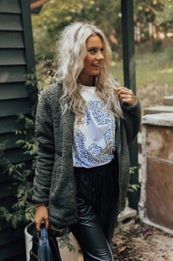 Fond Memories Sherpa Jacket In Olive -Chic Essence 2108207995000 2021083110395400 dcd2e46cfond memories sherpa jacket in olive