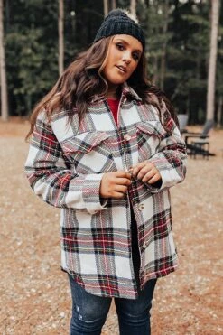 Winter Rush Plaid Jacket Curves -Chic Essence 2108246438000 2021092310185500 753f788fexpress sample 2