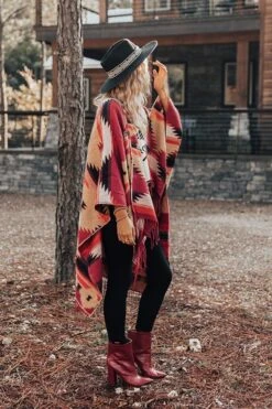 Escape To The Mountains Poncho In Red -Chic Essence 2108252970000 2021093009181500 57960aa2escape to the mountains poncho in red