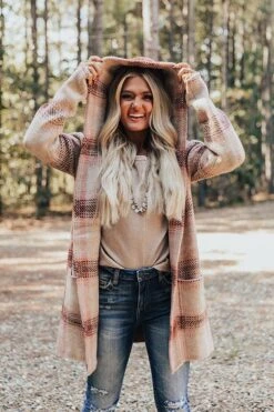 Autumn Woods Plaid Coat In Blush -Chic Essence 2108309552000 2021092309142400 92524fe6autumn woods plaid coat in blush