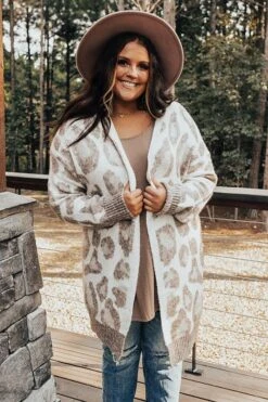 Northern Chill Leopard Cardigan In Ivory Curves -Chic Essence 2109022532000 2021092809513500 3d8565eenorthern chill leopard cardigan in ivory curves