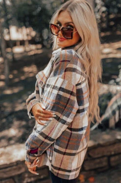 Ski Village Plaid Jacket 13 Ski Village Plaid Jacket -Chic Essence 2109031693000 2022090708475400 63066a16ski village plaid jacket