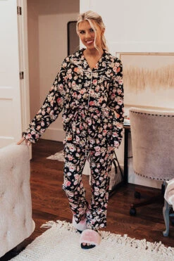 Ready To Wind Down Floral Pants In Black 10 Ready To Wind Down Floral Pants In Black -Chic Essence 2109134120000 2021102008503800 36680482ready to wind down floral pants in black