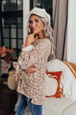 Front Page -Chic Essence 2109156483000 2021101812330300 6379759fpumpkin patch please leopard shift top in light mocha
