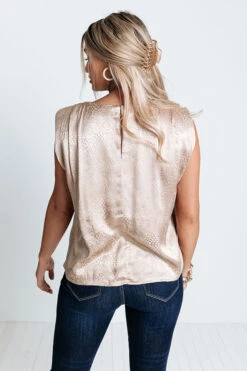 Shining Eyes Shift Top -Chic Essence 2109168788000 2021101410551800 6040d94ashining eyes shift top