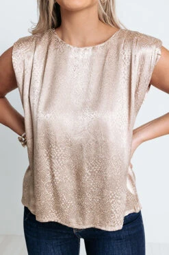 Shining Eyes Shift Top -Chic Essence 2109168788000 2021101410551800 a737b4bfshining eyes shift top