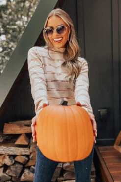 Candy Crushing Stripe Sweater -Chic Essence 2109249318000 2022100314575800 7b972cd0candy crushing stripe sweater