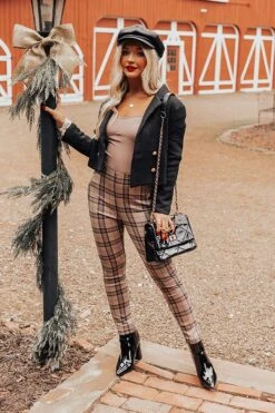 The Octavia High Waist Pants In Black 14 The Octavia High Waist Pants In Black -Chic Essence 2110187118000 2021102913484300 3f437930the octavia high waist pants in black