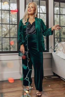 Fine And Divine Velvet Pants In Hunter Green Curves 16 Fine And Divine Velvet Pants In Hunter Green Curves -Chic Essence 2110188630000 2021111609194600 e69457befine and divine velvet pants in hunter green curves