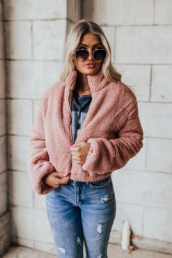 Aspen Slopes Sherpa Jacket 21 Aspen Slopes Sherpa Jacket -Chic Essence 2112136176000 2021122111465600 acb6218baspen slopes sherpa jacket