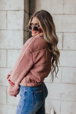 Aspen Slopes Sherpa Jacket 26 Aspen Slopes Sherpa Jacket -Chic Essence 2112136176000 2021122111465600 fe18d251aspen slopes sherpa jacket