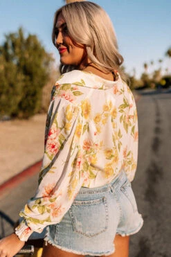 Mind On Mykonos Floral Top 19 Mind On Mykonos Floral Top -Chic Essence 2201119688000 2022020216490100 d018e3a2mind on mykonos floral top