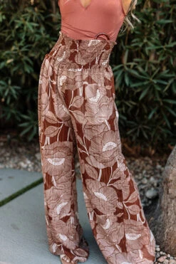 Boat Weekend High Waist Floral Pants In Brown -Chic Essence 2201318316000 2022021707124600 8a08c089meritt express sample 12