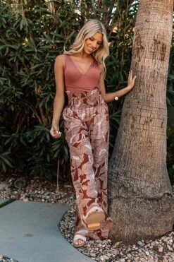 Boat Weekend High Waist Floral Pants In Brown -Chic Essence 2201318316000 2022021707124600 ed0557f8meritt express sample 12