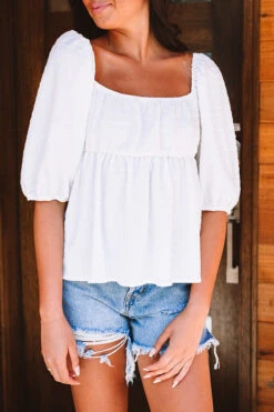 On My Way To You Top In White 11 On My Way To You Top In White -Chic Essence 2202223081000 2023041712360600 061bdc31on my way to you top in white