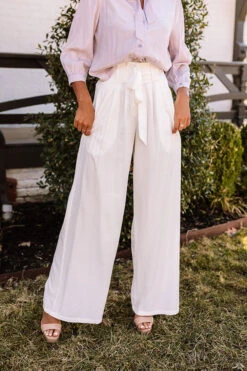 Hazelle High Waist Trousers In White 19 Hazelle High Waist Trousers In White -Chic Essence 2202288846000 2022031409391400 ce22f2cahazelle high waist trousers in white