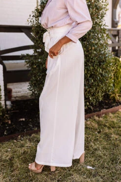 Hazelle High Waist Trousers In White 21 Hazelle High Waist Trousers In White -Chic Essence 2202288846000 2022031409391800 b520f625hazelle high waist trousers in white