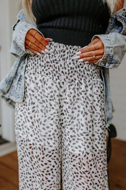 Boat Weekend High Waist Pants In White -Chic Essence 2203032401000 2022040515274700 24e39c71boat weekend high waist pants in white