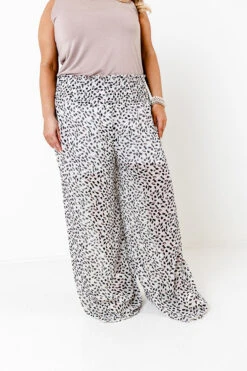 Boat Weekend High Waist Pants In White Curves -Chic Essence 2203039993000 2023030612340100 338434b7boat weekend high waist pants in white curves