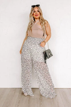 Boat Weekend High Waist Pants In White Curves