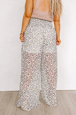 Boat Weekend High Waist Pants In White Curves -Chic Essence 2203039993000 2023050115370700 e043ae26boat weekend high waist pants in white curves