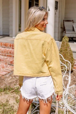 The Cyrus Denim Jacket -Chic Essence 2203087951000 2022032511121400 1496b02dthe cyrus denim jacket